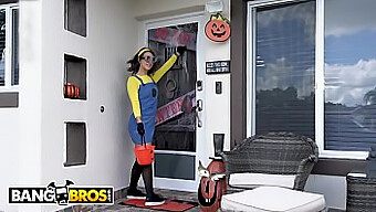 Zakar Besar Bruno Dan Evelin Stone Dalam Video Cosplay Halloween Yang Lucu